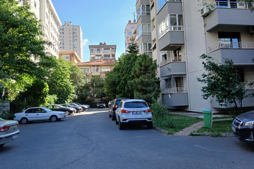 KADIKÖY ERENKÖY MAHALLESİNDE GÜVENLİKLİ GENİŞ BAKIMLI KİRALIÖ