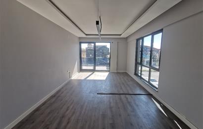 CENTURY 21 EWA'DAN DEMİRCİ'DE CADDE ÜZERİ KİRALIK 2+1 DAİRE !!!