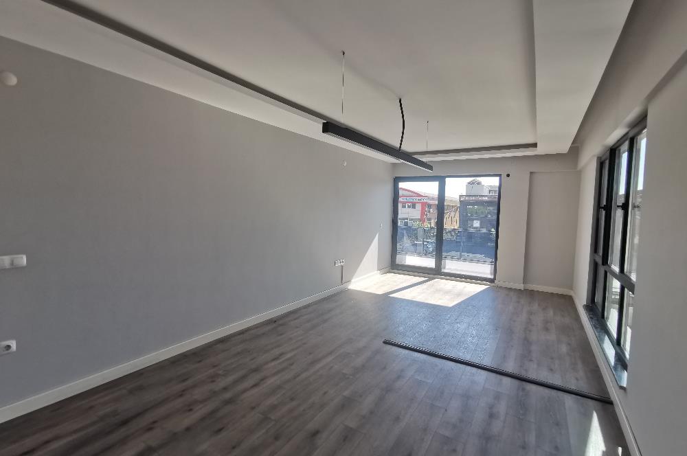CENTURY 21 EWA'DAN DEMİRCİ'DE CADDE ÜZERİ KİRALIK 2+1 DAİRE !!!