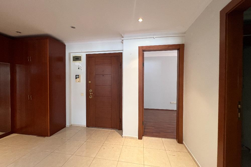 ALTUNİZADE DE HARİKA KONUMDA KAPALI YÜZME HAVUZLU SATILIK DAİRE