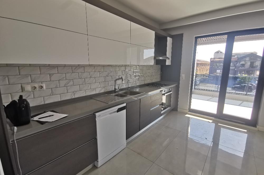 CENTURY 21 EWA'DAN DEMİRCİ'DE CADDE ÜZERİ KİRALIK 2+1 DAİRE !!!