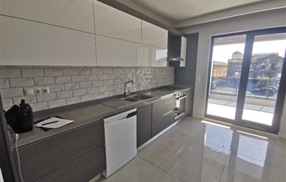 CENTURY 21 EWA'DAN DEMİRCİ'DE CADDE ÜZERİ KİRALIK 2+1 DAİRE !!!