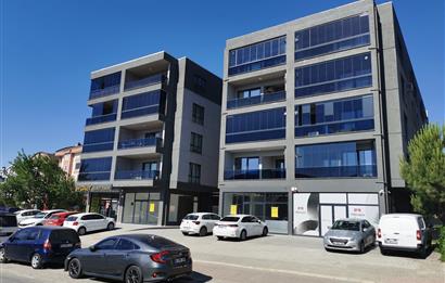 CENTURY 21 EWA'DAN DEMİRCİ'DE CADDE ÜZERİ KİRALIK 2+1 DAİRE !!!