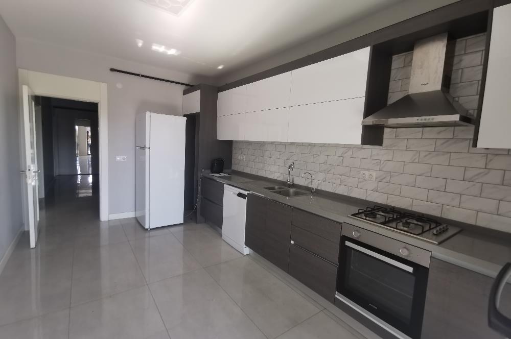 CENTURY 21 EWA'DAN DEMİRCİ'DE CADDE ÜZERİ KİRALIK 2+1 DAİRE !!!