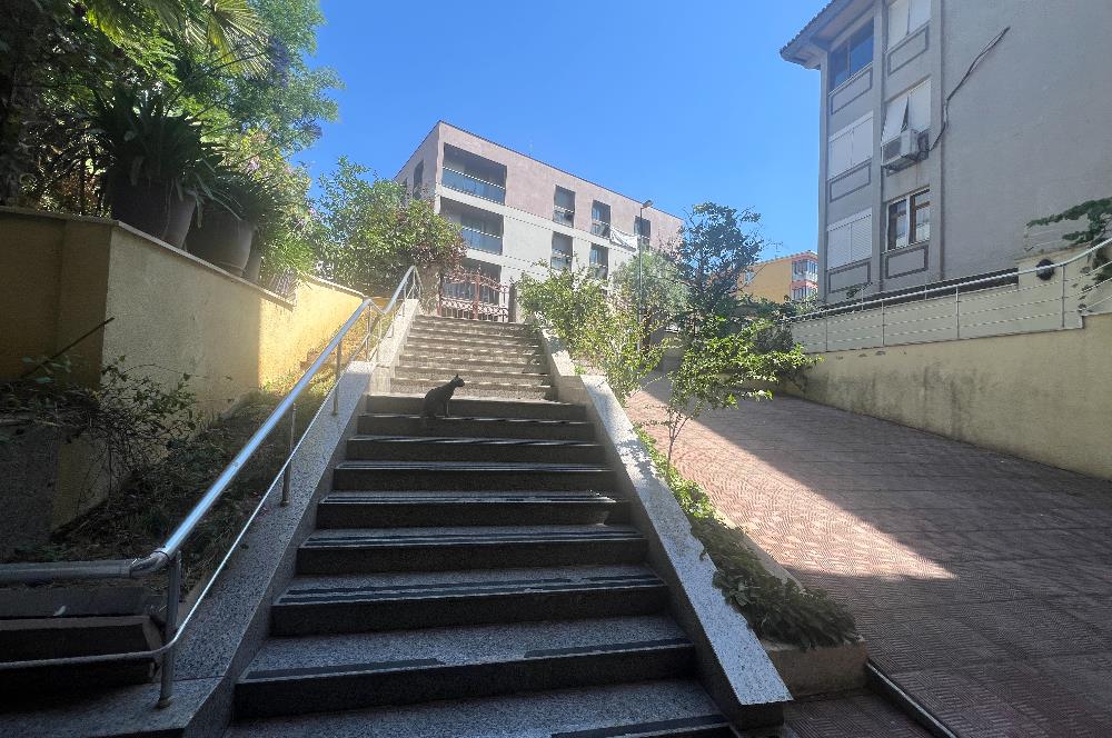 ALTUNİZADE DE HARİKA KONUMDA KAPALI YÜZME HAVUZLU SATILIK DAİRE