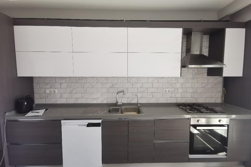 CENTURY 21 EWA'DAN DEMİRCİ'DE CADDE ÜZERİ KİRALIK 2+1 DAİRE !!!