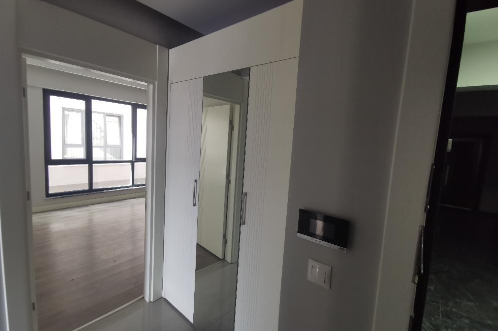 CENTURY 21 EWA'DAN DEMİRCİ'DE CADDE ÜZERİ KİRALIK 2+1 DAİRE !!!