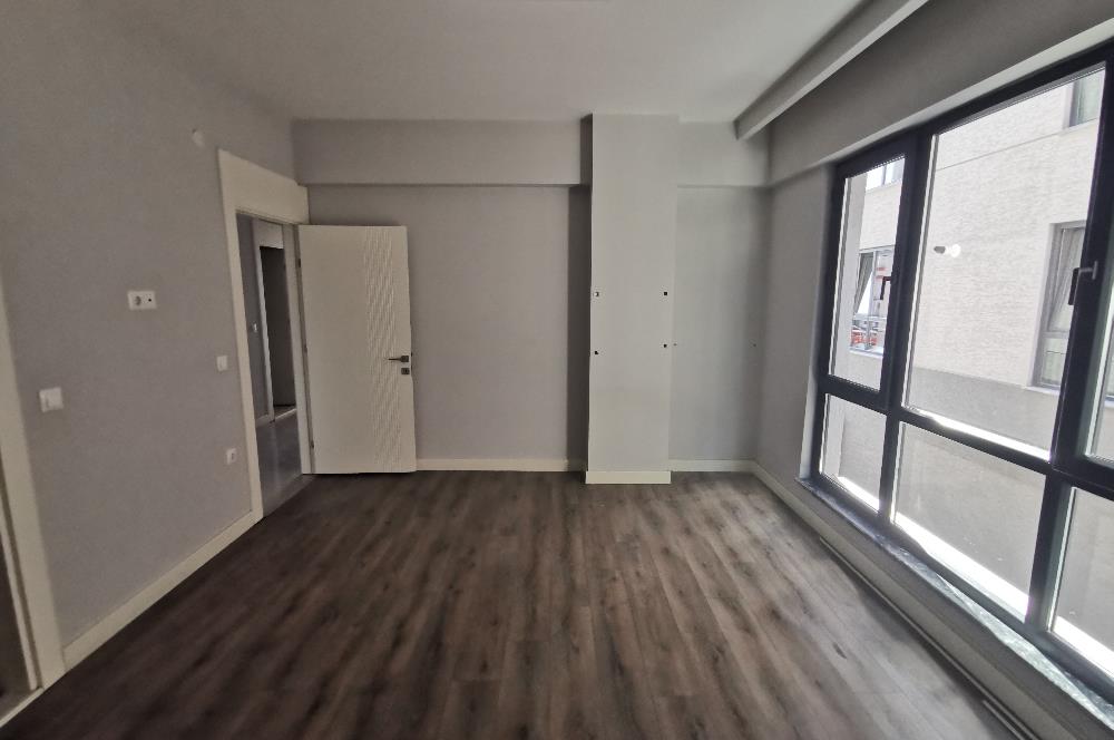 CENTURY 21 EWA'DAN DEMİRCİ'DE CADDE ÜZERİ KİRALIK 2+1 DAİRE !!!