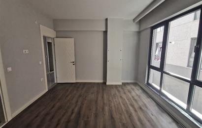 CENTURY 21 EWA'DAN DEMİRCİ'DE CADDE ÜZERİ KİRALIK 2+1 DAİRE !!!
