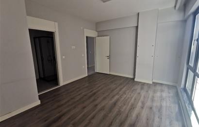 CENTURY 21 EWA'DAN DEMİRCİ'DE CADDE ÜZERİ KİRALIK 2+1 DAİRE !!!