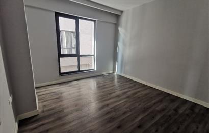 CENTURY 21 EWA'DAN DEMİRCİ'DE CADDE ÜZERİ KİRALIK 2+1 DAİRE !!!