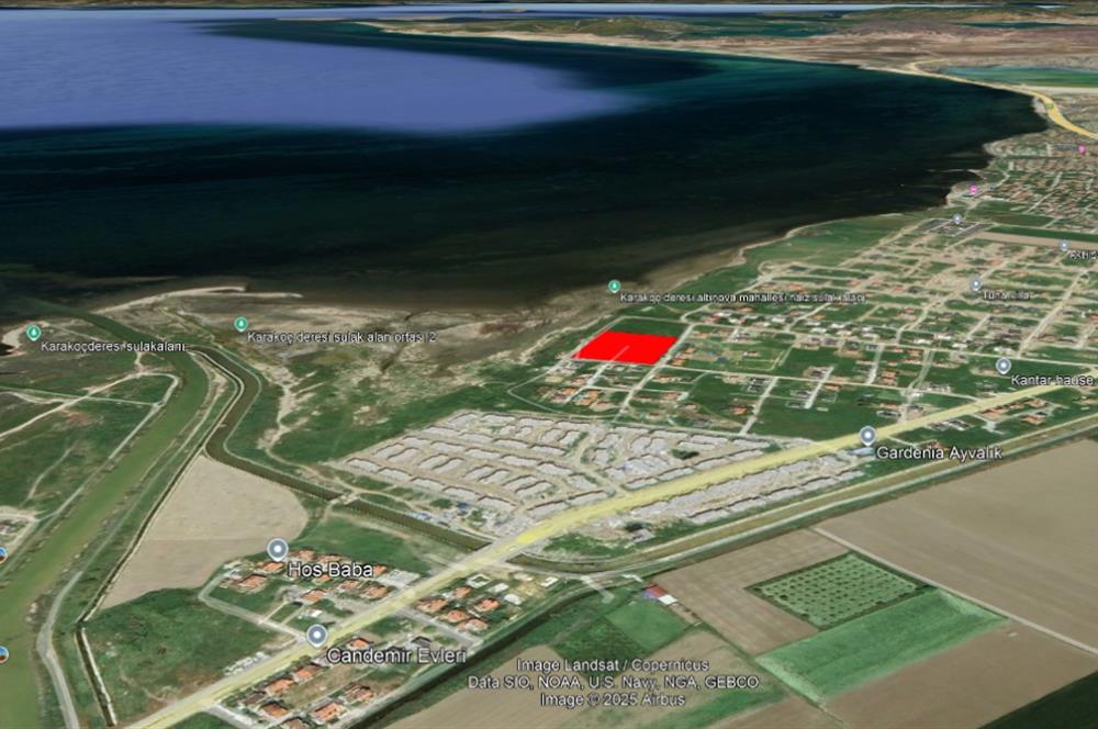 Ayvalık Altınova'da Denize Sıfır Site İçinde 247 m² Villa Arsası