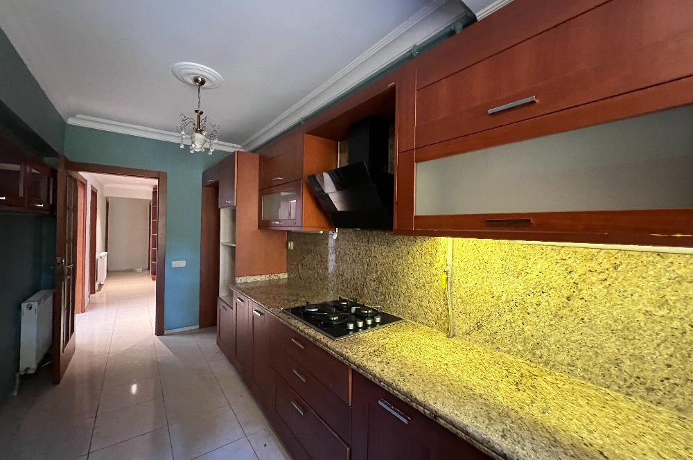 ALTUNİZADE DE HARİKA KONUMDA KAPALI YÜZME HAVUZLU SATILIK DAİRE