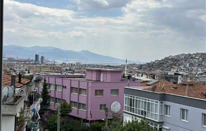 Bornova Atatürk Mahallesinde 3+1 Körfez Manzaralı ev