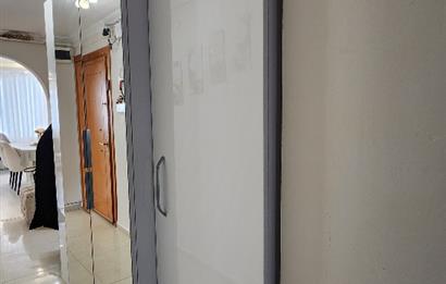 KOZYATAĞINDA BELEDİYE BLOKLARINDA İÇİ FULL YENİLENMİŞ ARAKATTA 2+1