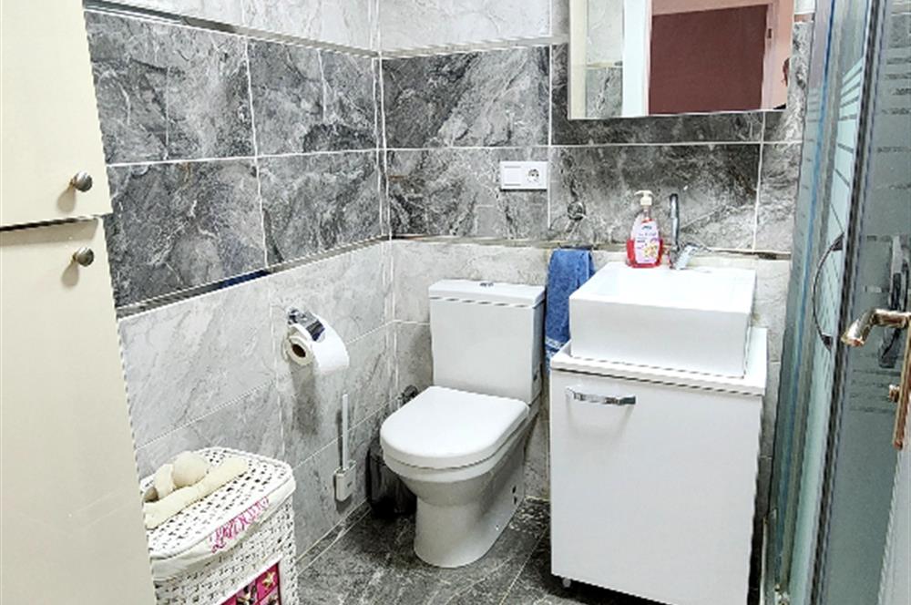 KOZYATAĞINDA BELEDİYE BLOKLARINDA İÇİ FULL YENİLENMİŞ ARAKATTA 2+1