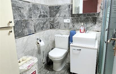 KOZYATAĞINDA BELEDİYE BLOKLARINDA İÇİ FULL YENİLENMİŞ ARAKATTA 2+1