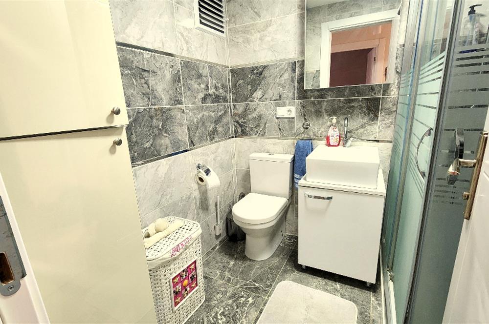 KOZYATAĞINDA BELEDİYE BLOKLARINDA İÇİ FULL YENİLENMİŞ ARAKATTA 2+1