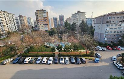 KOZYATAĞINDA BELEDİYE BLOKLARINDA İÇİ FULL YENİLENMİŞ ARAKATTA 2+1