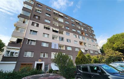 KOZYATAĞINDA BELEDİYE BLOKLARINDA İÇİ FULL YENİLENMİŞ ARAKATTA 2+1