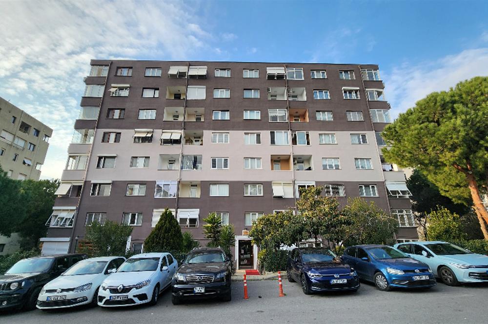 KOZYATAĞINDA BELEDİYE BLOKLARINDA İÇİ FULL YENİLENMİŞ ARAKATTA 2+1
