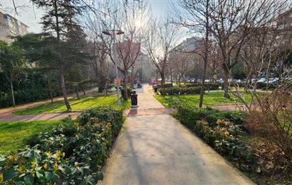 KOZYATAĞINDA BELEDİYE BLOKLARINDA İÇİ FULL YENİLENMİŞ ARAKATTA 2+1