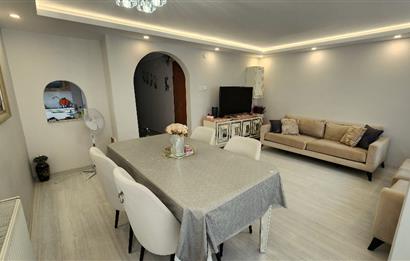 KOZYATAĞINDA BELEDİYE BLOKLARINDA İÇİ FULL YENİLENMİŞ ARAKATTA 2+1