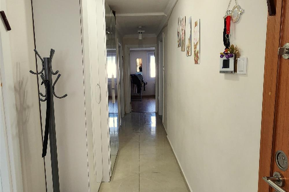 KOZYATAĞINDA BELEDİYE BLOKLARINDA İÇİ FULL YENİLENMİŞ ARAKATTA 2+1