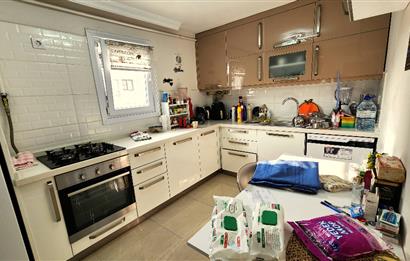 KOZYATAĞINDA BELEDİYE BLOKLARINDA İÇİ FULL YENİLENMİŞ ARAKATTA 2+1