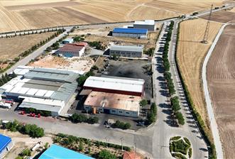 KIRŞEHİR OSB İÇİNDE KÖŞE PARSEL 3.000 m2 KAPALI ALANLI SATILIK FABRİKA