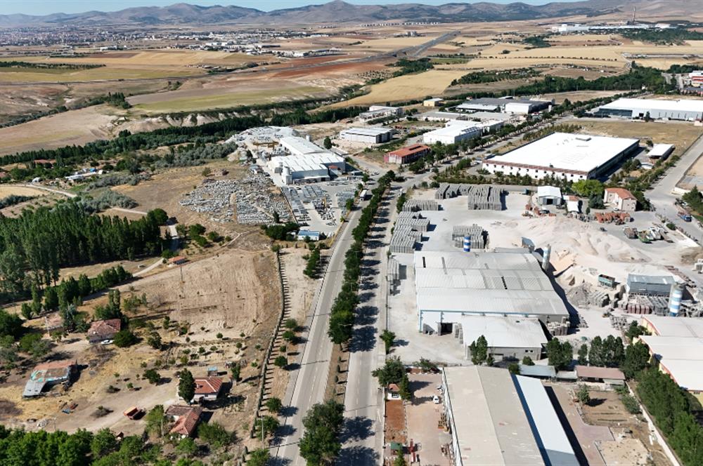 KIRŞEHİR OSB İÇİNDE KÖŞE PARSEL 3.000 m2 KAPALI ALANLI SATILIK FABRİKA