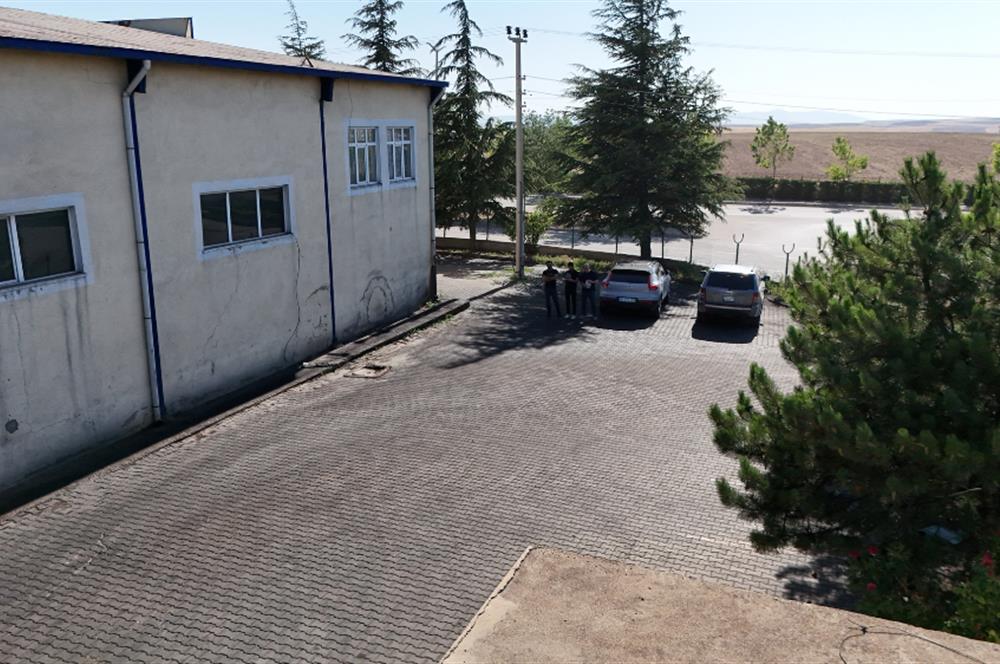 KIRŞEHİR OSB İÇİNDE KÖŞE PARSEL 3.000 m2 KAPALI ALANLI SATILIK FABRİKA