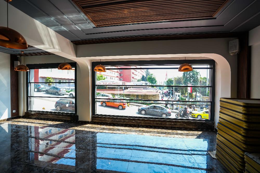 YOĞUN YAYA TRAFİĞİ OLAN CADDE ÜZERİ KULLANIMA HAZIR 250 M2 CAFE