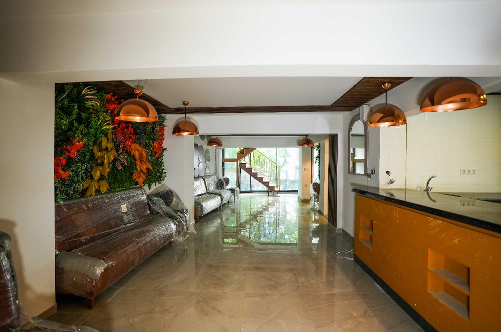 YOĞUN YAYA TRAFİĞİ OLAN CADDE ÜZERİ KULLANIMA HAZIR 250 M2 CAFE