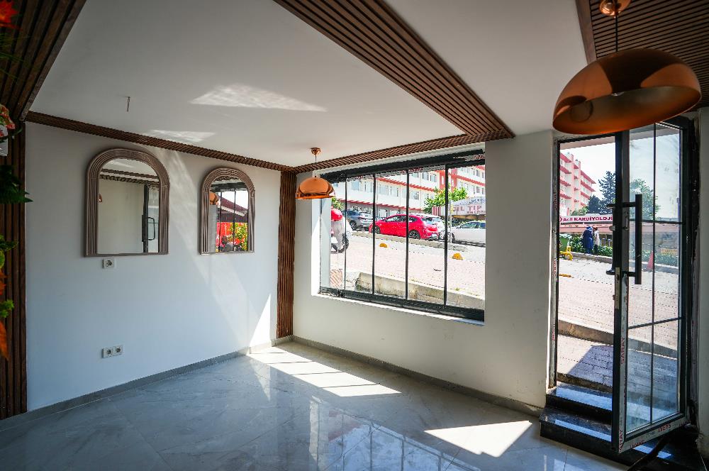 YOĞUN YAYA TRAFİĞİ OLAN CADDE ÜZERİ KULLANIMA HAZIR 250 M2 CAFE