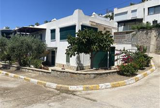 Turgutreis Nağme Sitesinde Köşe Konum Geniş Müstakil Bahçeli Deniz Manzaralı Masrafsız Dubleks Yazlık