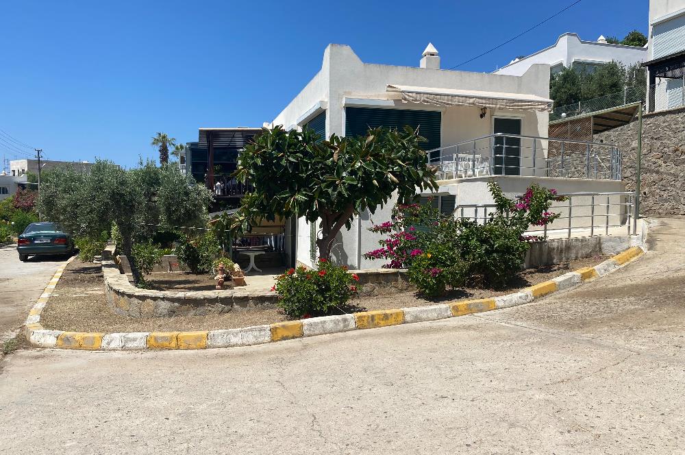 Turgutreis Nağme Sitesinde Köşe Konum Geniş Müstakil Bahçeli Deniz Manzaralı Masrafsız Dubleks Yazlık
