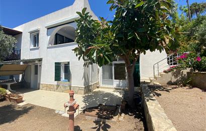 Turgutreis Nağme Sitesinde Köşe Konum Geniş Müstakil Bahçeli Deniz Manzaralı Masrafsız Dubleks Yazlık