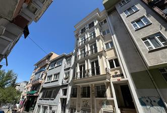 ŞEVKİ BEY SOKAKTA YENİ BİNADA 2+1 SATILIK DAİRE