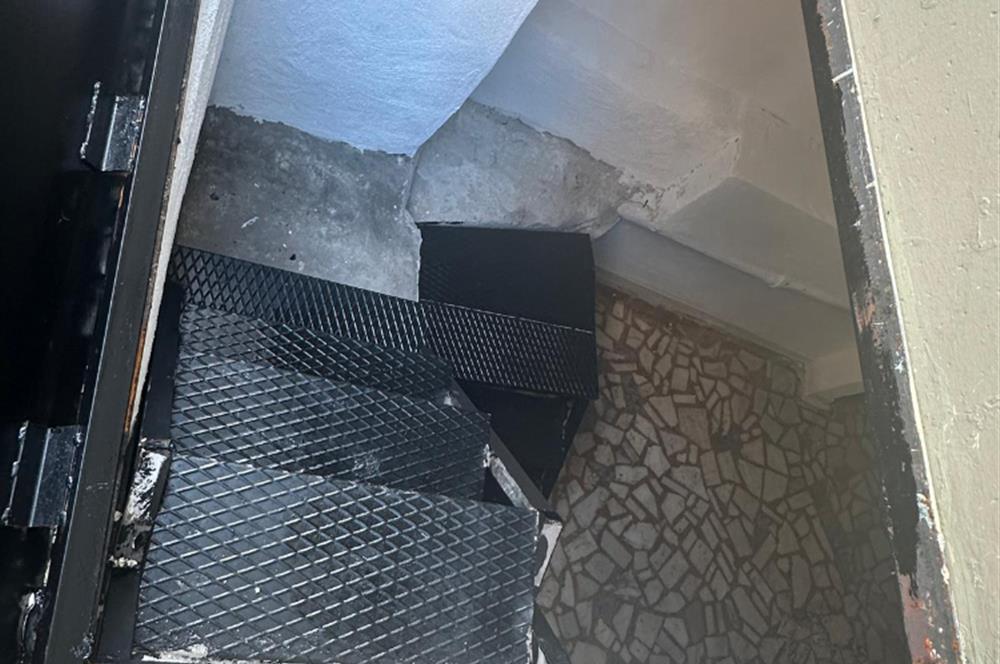 EMİNÖNÜ KÜÇÜKPAZAR'DA SATILIK BİNA(İBN HALDUN ÜNVERSİTESİ YANI)