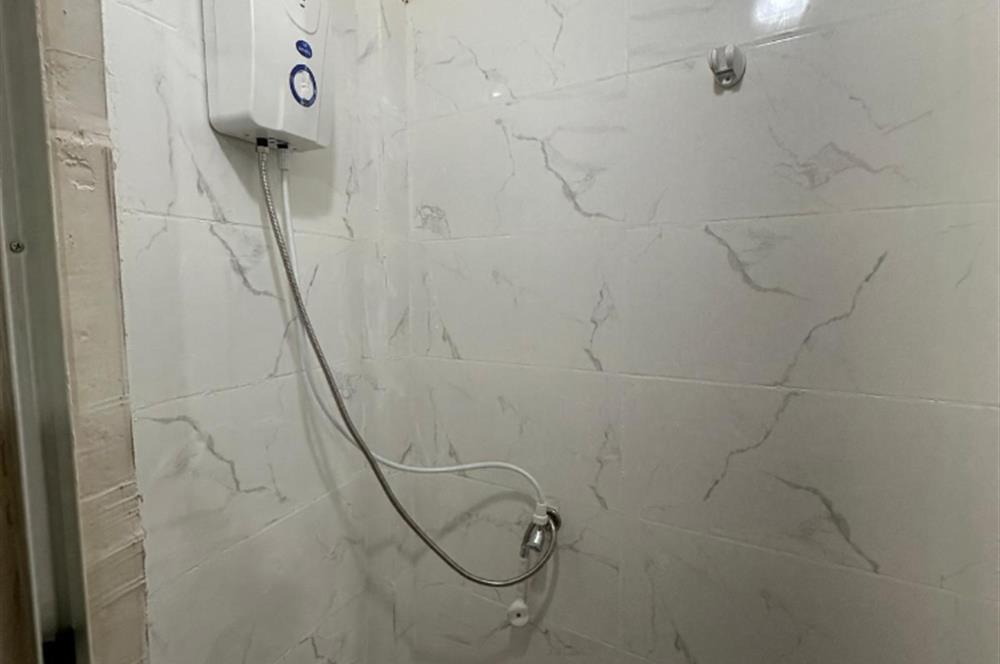 EMİNÖNÜ KÜÇÜKPAZAR'DA SATILIK BİNA(İBN HALDUN ÜNVERSİTESİ YANI)