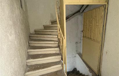 EMİNÖNÜ KÜÇÜKPAZAR'DA SATILIK BİNA(İBN HALDUN ÜNVERSİTESİ YANI)