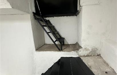 EMİNÖNÜ KÜÇÜKPAZAR'DA SATILIK BİNA(İBN HALDUN ÜNVERSİTESİ YANI)