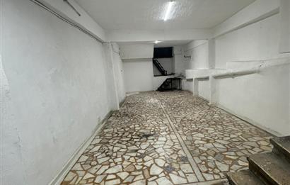 EMİNÖNÜ KÜÇÜKPAZAR'DA SATILIK BİNA(İBN HALDUN ÜNVERSİTESİ YANI)