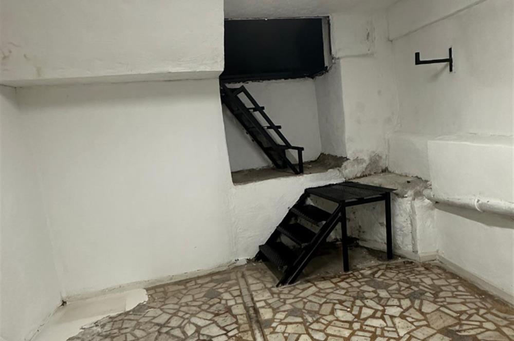 EMİNÖNÜ KÜÇÜKPAZAR'DA SATILIK BİNA(İBN HALDUN ÜNVERSİTESİ YANI)