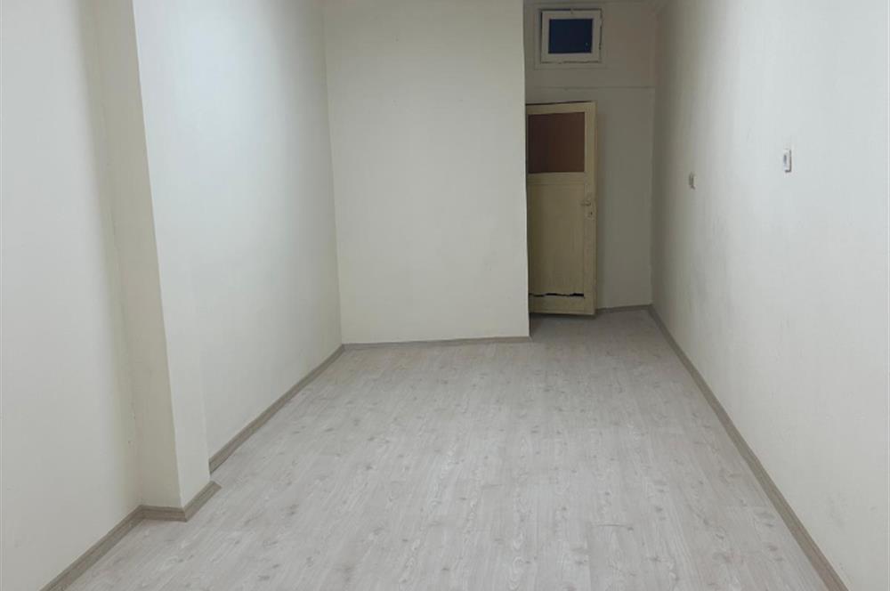 EMİNÖNÜ KÜÇÜKPAZAR'DA SATILIK BİNA(İBN HALDUN ÜNVERSİTESİ YANI)
