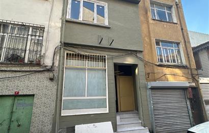 EMİNÖNÜ KÜÇÜKPAZAR'DA SATILIK BİNA(İBN HALDUN ÜNVERSİTESİ YANI)