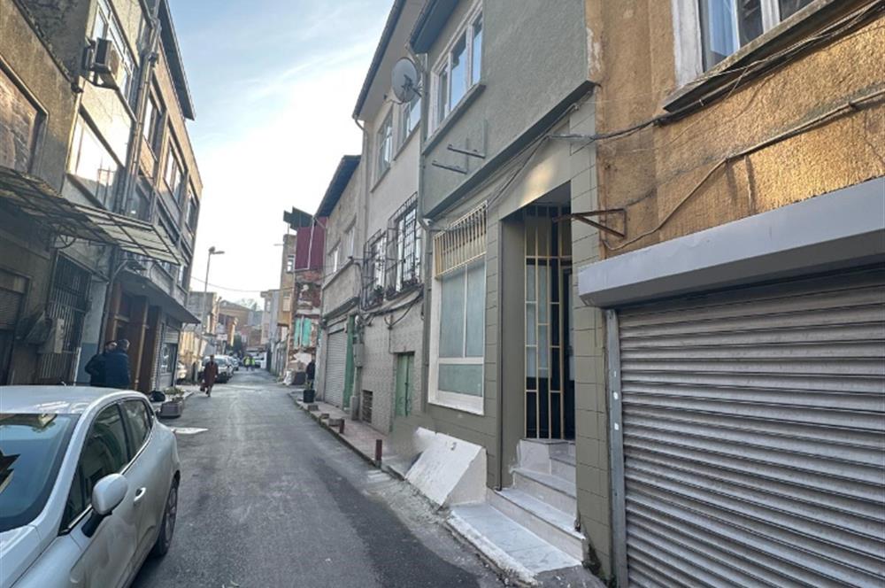 EMİNÖNÜ KÜÇÜKPAZAR'DA SATILIK BİNA(İBN HALDUN ÜNVERSİTESİ YANI)