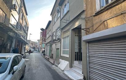 EMİNÖNÜ KÜÇÜKPAZAR'DA SATILIK BİNA(İBN HALDUN ÜNVERSİTESİ YANI)