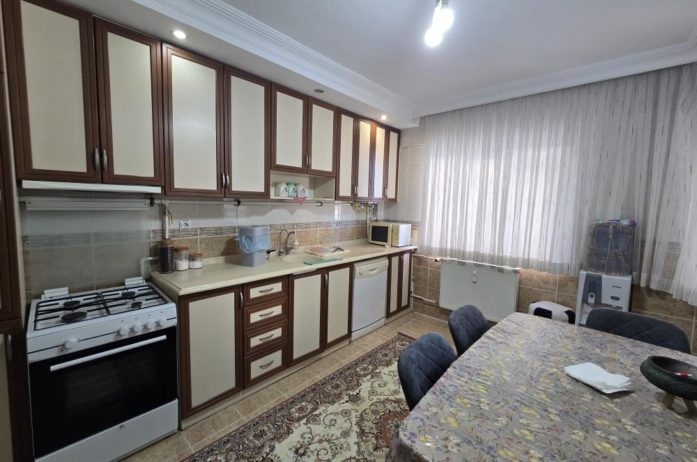 Adalet Mahallesi'nde Cadde Üzeri Önü Açık Ara Kat 3+1 Daire...